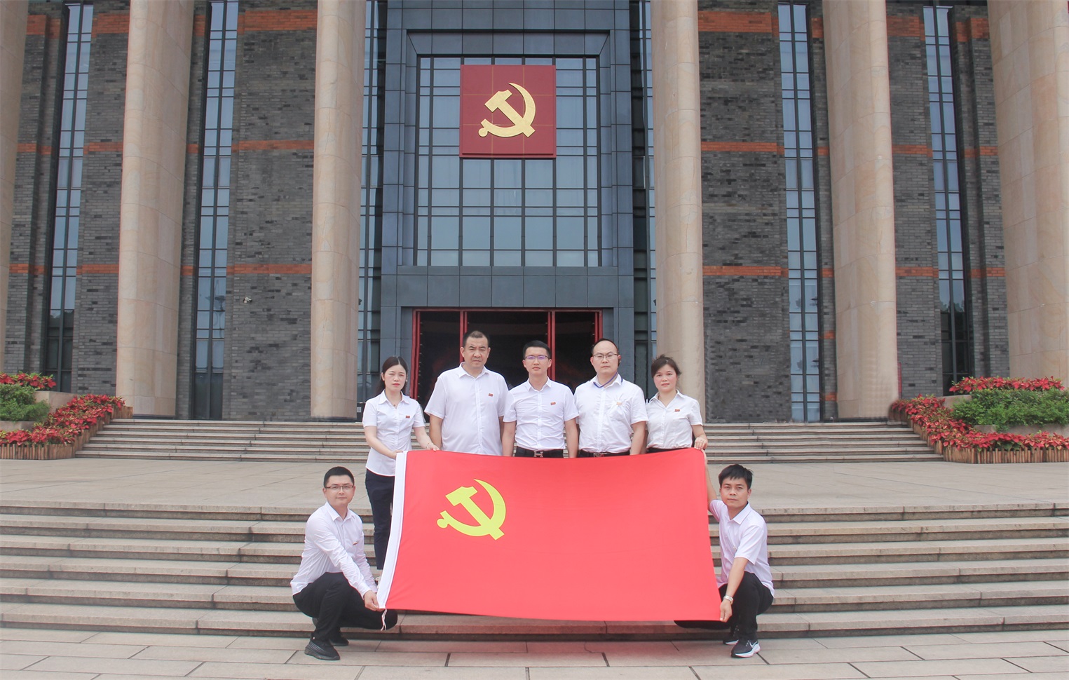 分公司党小组合影