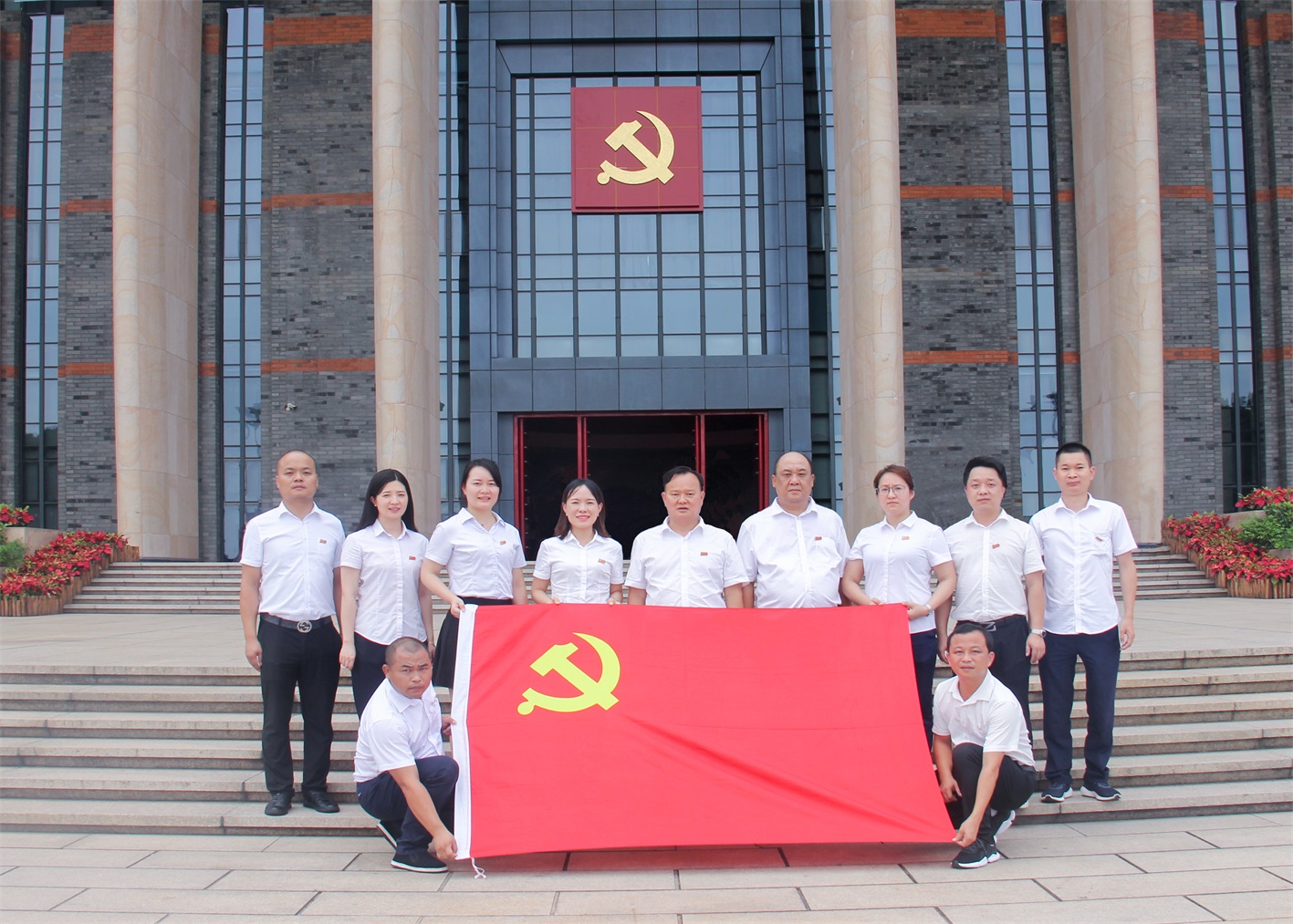 分公司党小组合影