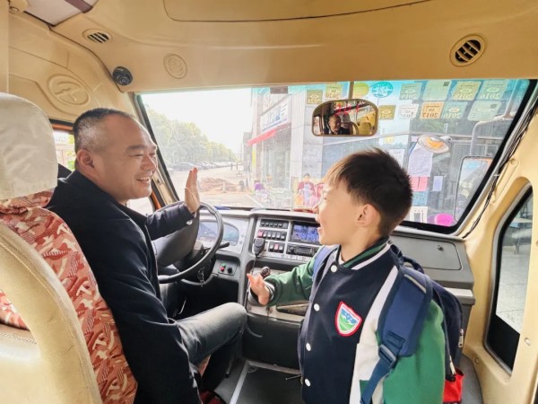湖南尊龙时凯集团有限公司,长沙城市交通,校车运营,安保服务,新能源科技
